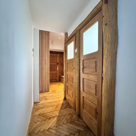 Niecala Twelve - Old Town Hideaway Daire