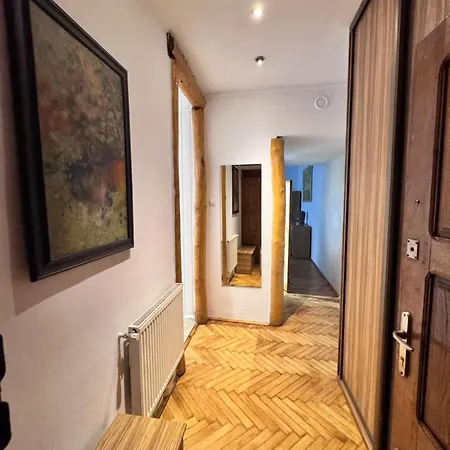 Niecala Twelve - Old Town Hideaway *