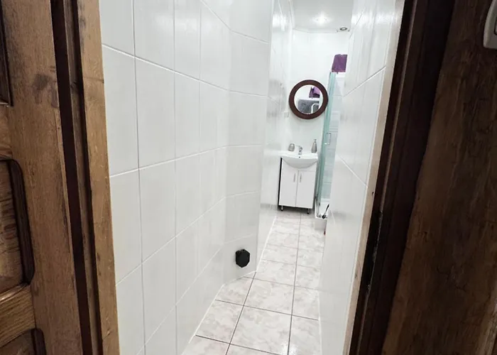 Niecala Twelve - Old Town Hideaway