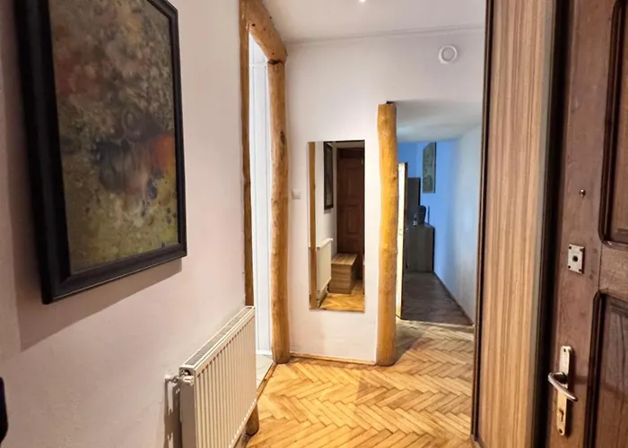 Niecala Twelve - Old Town Hideaway *